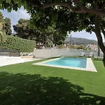 Exclusive Pool & Panoramic Views Pass The Keys