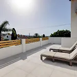Exclusive Pool & Panoramic Views Pass The Keys