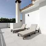 Exclusive Pool & Panoramic Views Pass The Keys
