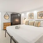 Exclusive Pool & Panoramic Views Pass The Keys 펜션