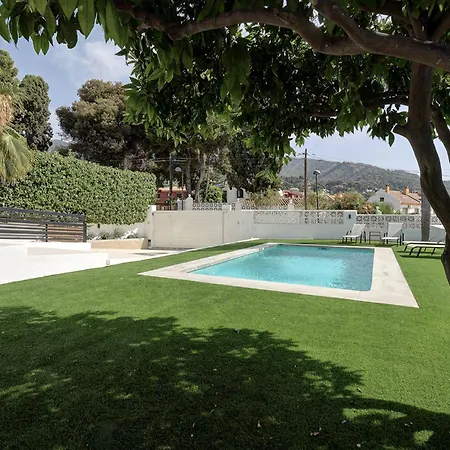 Exclusive Pool & Panoramic Views Pass The Keys
