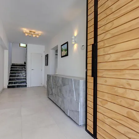 Exclusive Pool & Panoramic Views Pass The Keys Holiday home