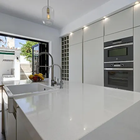 Exclusive Pool & Panoramic Views Pass The Keys Holiday home *