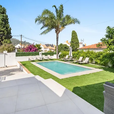 Exclusive Pool & Panoramic Views Pass The Keys *