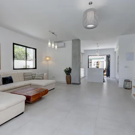 Exclusive Pool & Panoramic Views Pass The Keys Holiday home *