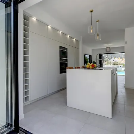 Exclusive Pool & Panoramic Views Pass The Keys Marbella