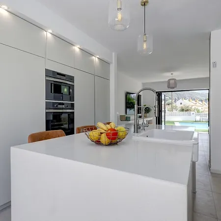 Exclusive Pool & Panoramic Views Pass The Keys Marbella