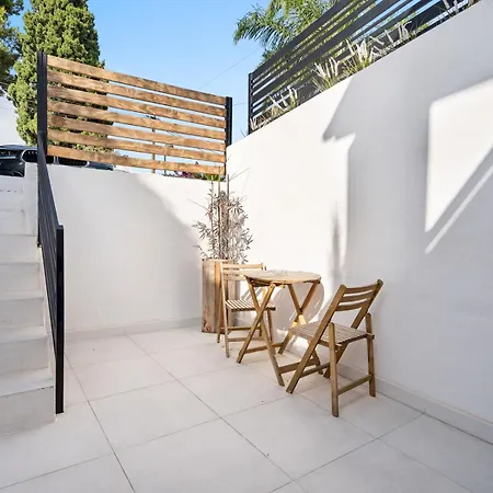 Exclusive Pool & Panoramic Views Pass The Keys