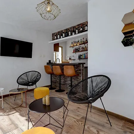 Exclusive Pool & Panoramic Views Pass The Keys Holiday home
