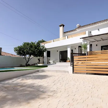 Exclusive • Pool Panoramic Views Pass The Keys